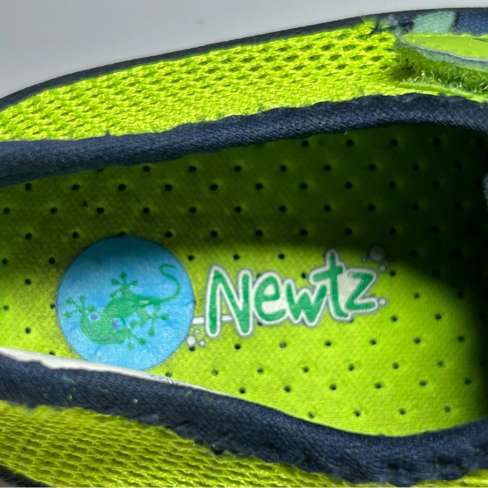 🌺 Newtz Water Shoes Toddler 7/8 Boy Fish Toe Cap Strap (2 of 2)